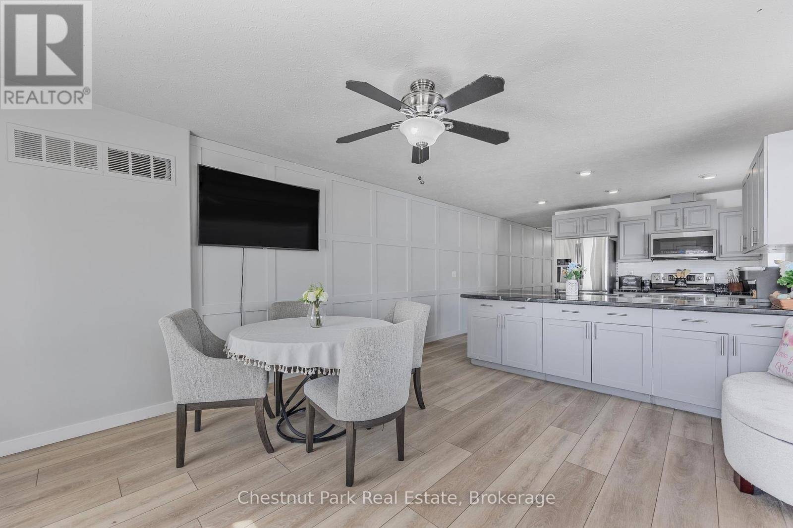 Collingwood, ON L9Y3G7,128 SPRUCE STREET