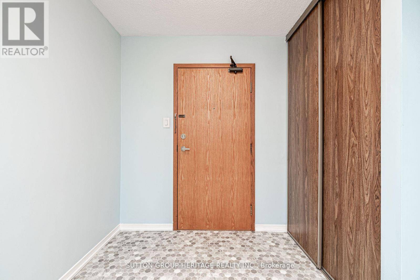 Barrie (ardagh), ON L4N6W9,1 Quail CRES #307