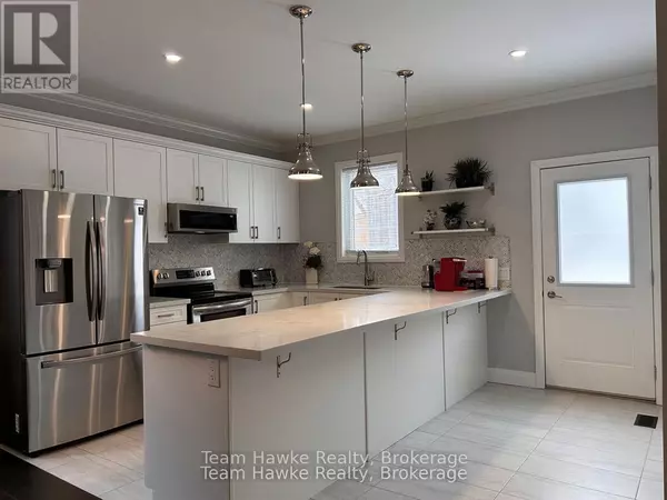 152 BISHOP DRIVE, Barrie (ardagh), ON L4N6X8