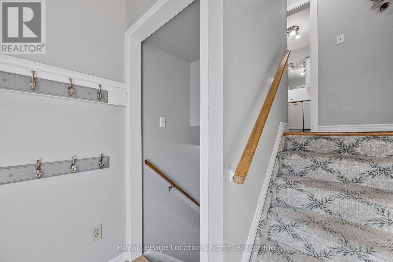 Collingwood, ON L9Y4L7,163 COLLINS STREET