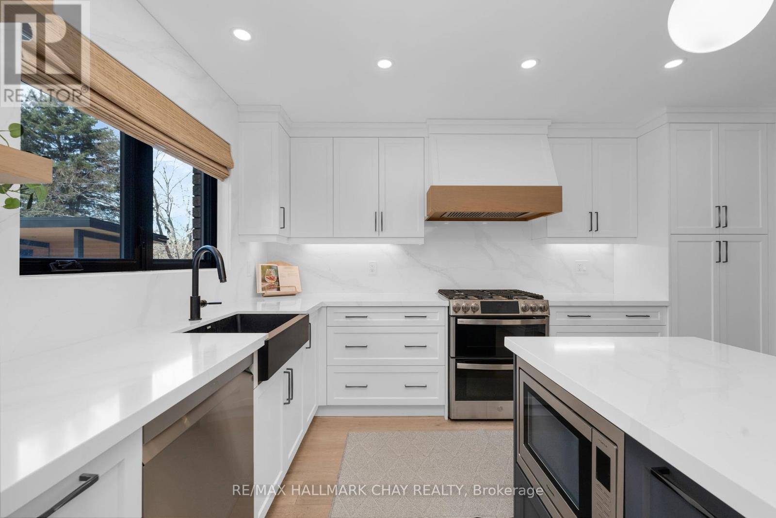 Springwater (midhurst), ON L0L1X1,5 LILAC LANE