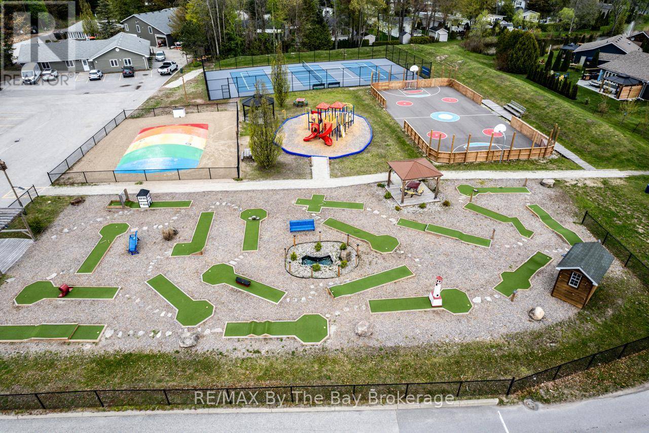 Wasaga Beach, ON L9Z1X7,85 THEME PARK DR #222
