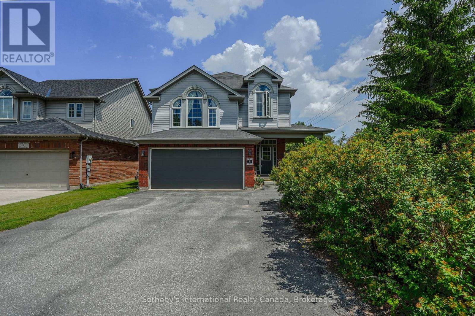 Collingwood, ON L9Y5K8,3 ALYSSA DRIVE