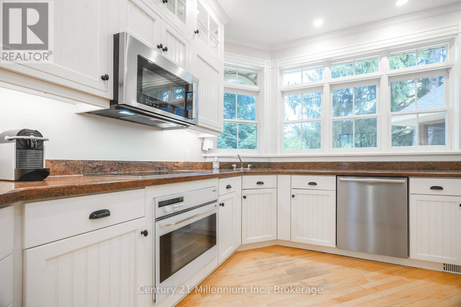 Collingwood, ON L9Y0G9,774 HURONTARIO STREET