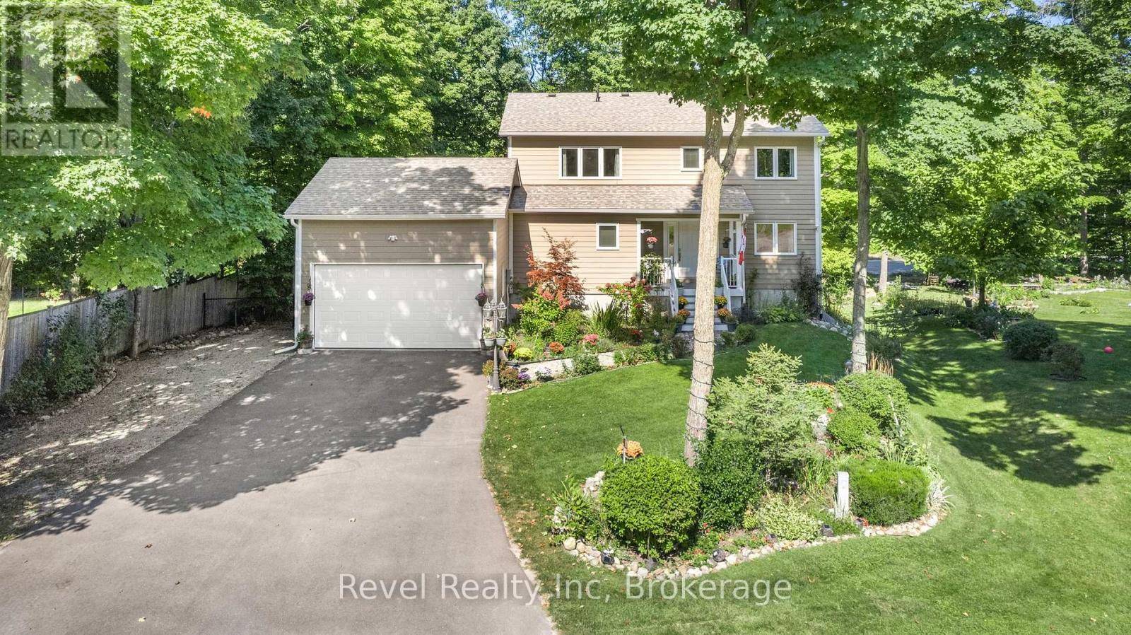 10 MUSQUAKE COURT, Tiny, ON L9M1R2