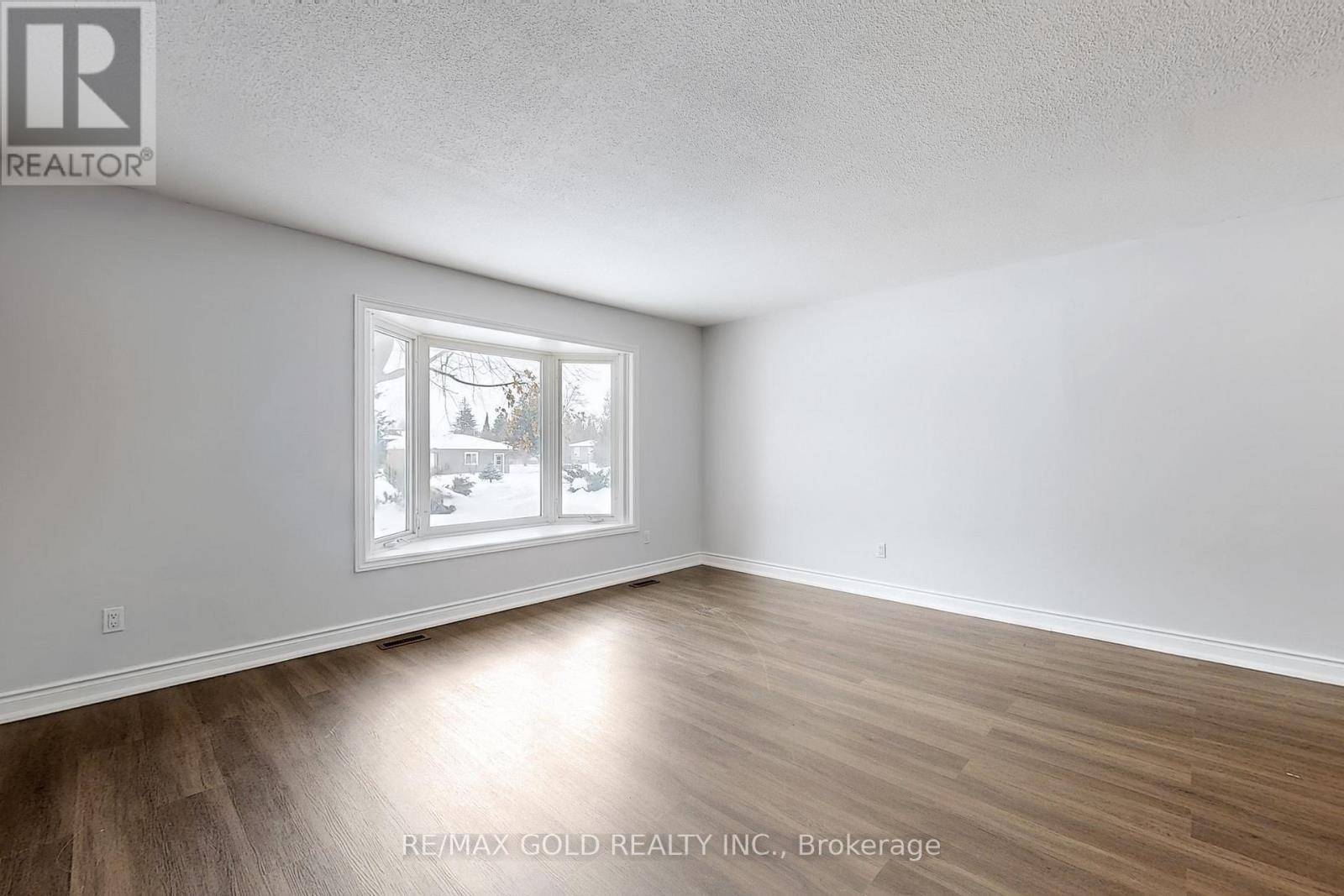Barrie (bayshore), ON L4N4A5,205 CHERRY COURT