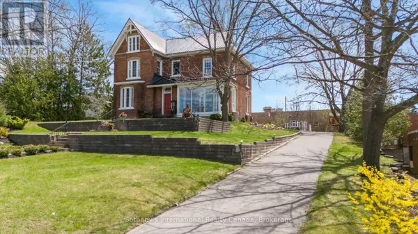 26 ROBERT STREET E, Penetanguishene, ON L9M1K7