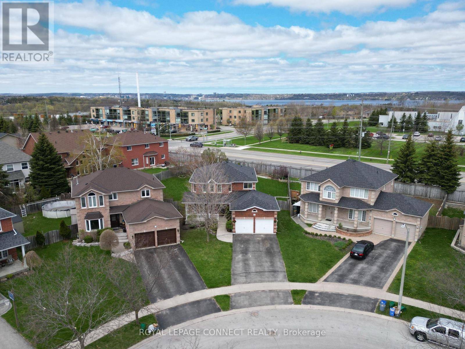 Barrie (innis-shore), ON L4N0K8,32 PRINCE GEORGE CRESCENT