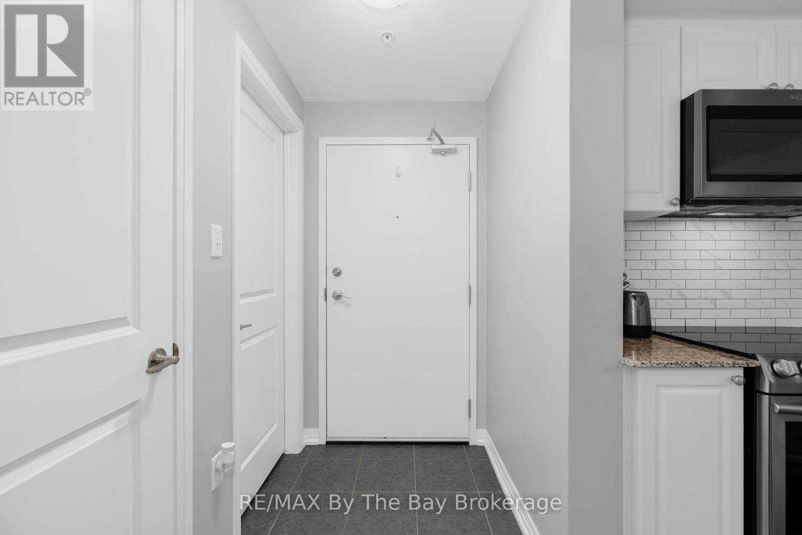 Barrie (0 West), ON L9J0B9,300 ESSA RD #309