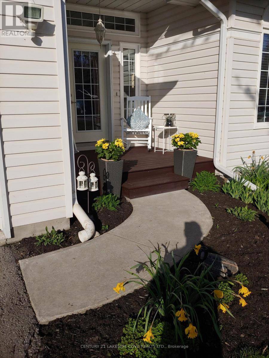 Ramara, ON L0K1B0,17 WILLOW CRESCENT
