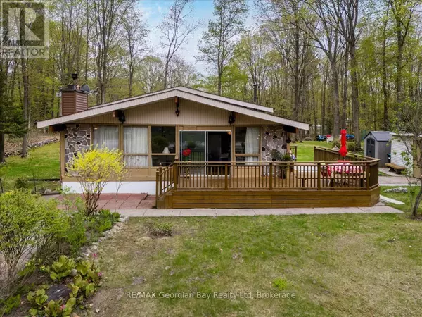 25 TALL PINES DRIVE W, Tiny, ON L9M0H4