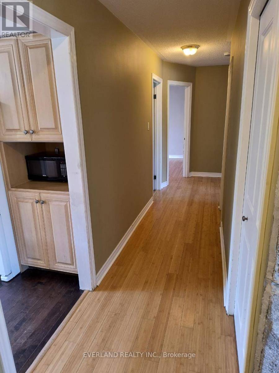 Barrie (allandale Heights), ON L4N4L6,12 EILEEN DRIVE
