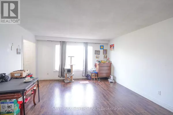 Barrie (grove East), ON L4M2W5,71 COLLEGE CRESCENT
