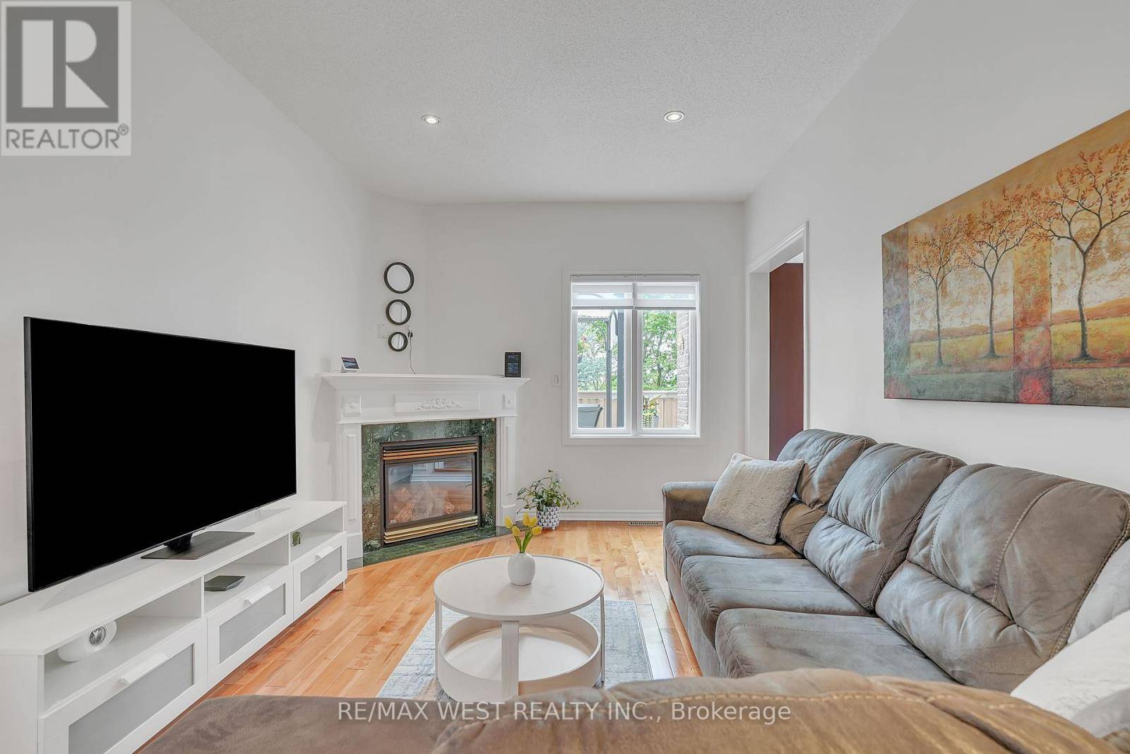 Barrie (ardagh), ON L4N3W1,423 MAPLETON AVENUE