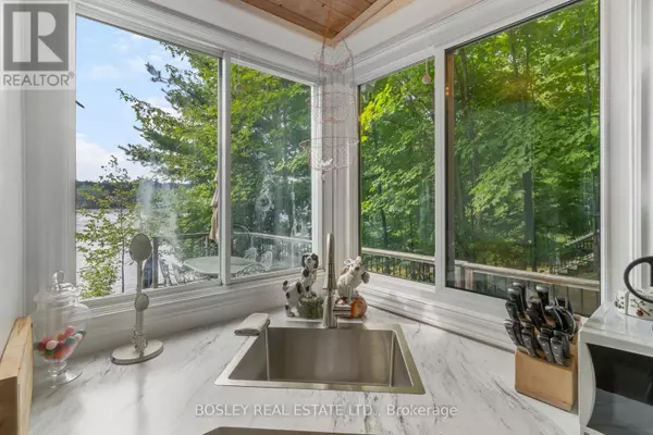 Tiny, ON L9M0B5,150 Farlain Lake RD East #Cottage