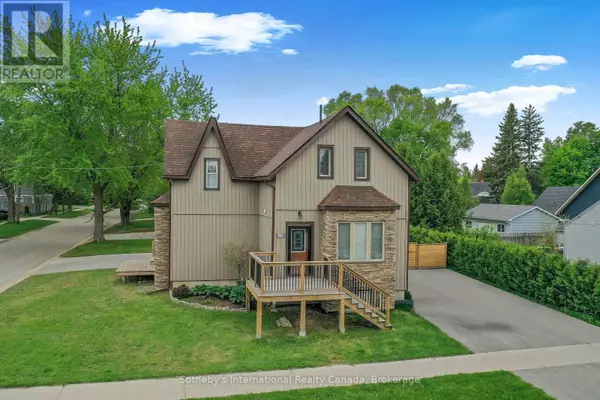 Collingwood, ON L9Y1X6,218 Fifth ST #A&B