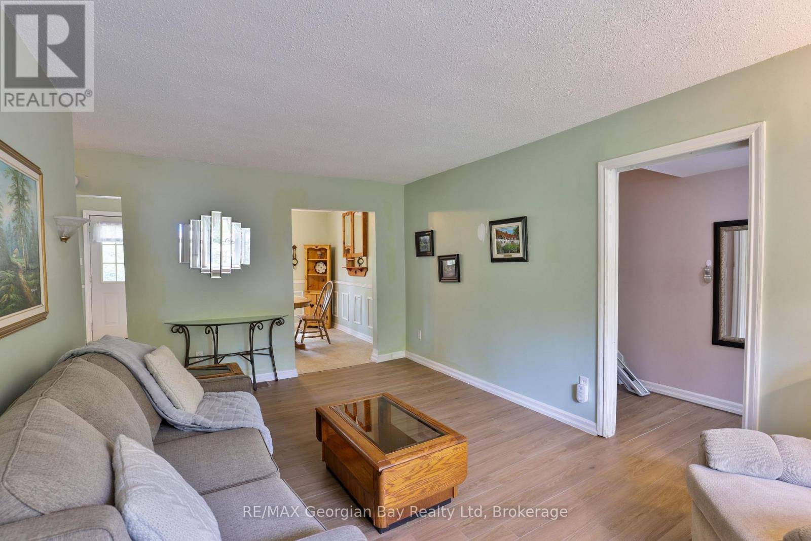 Tiny, ON L9M0J2,1 LINDALE AVENUE