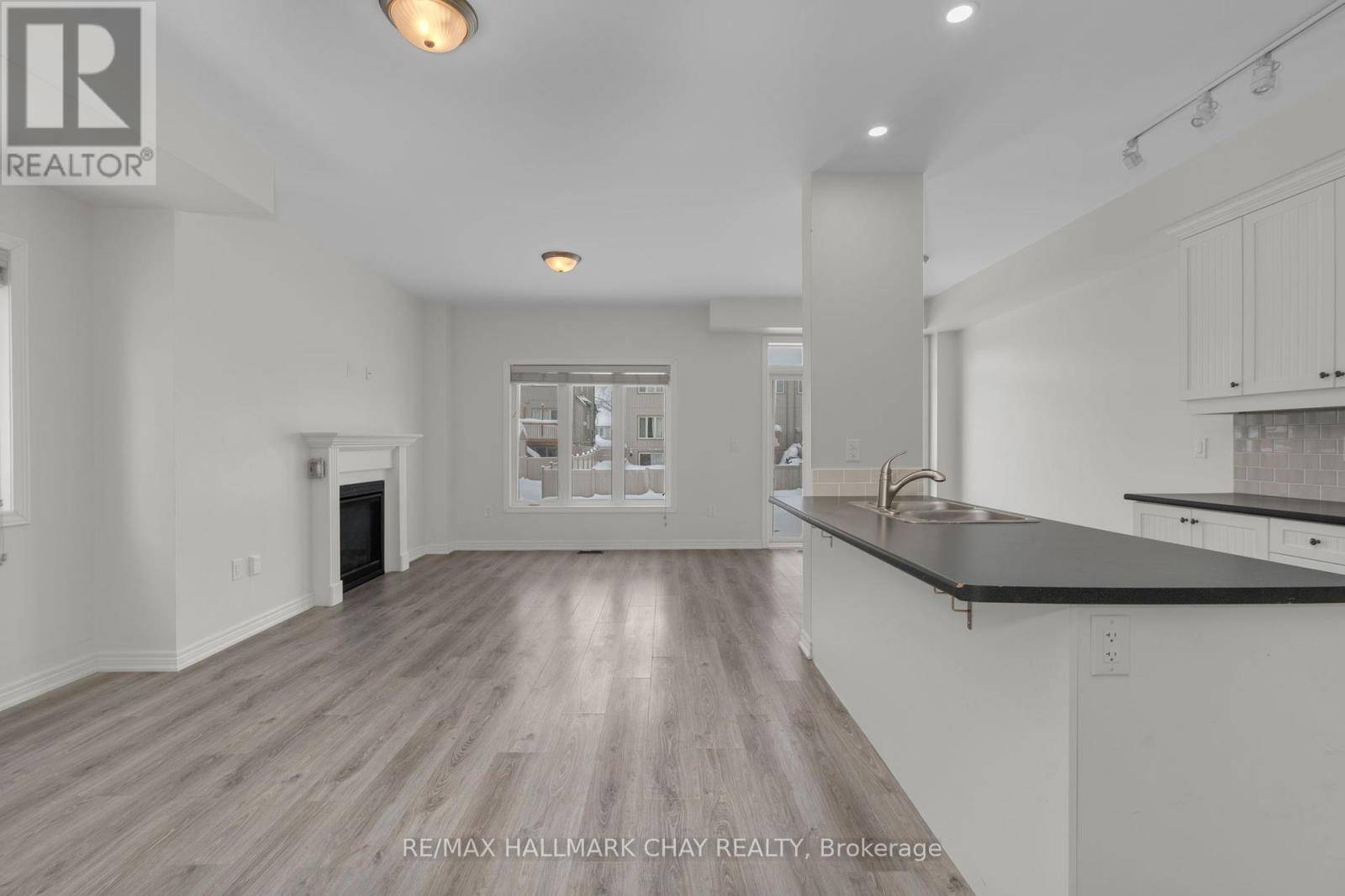 Orillia, ON L3V8K9,19 CHURCHLEA MEWS