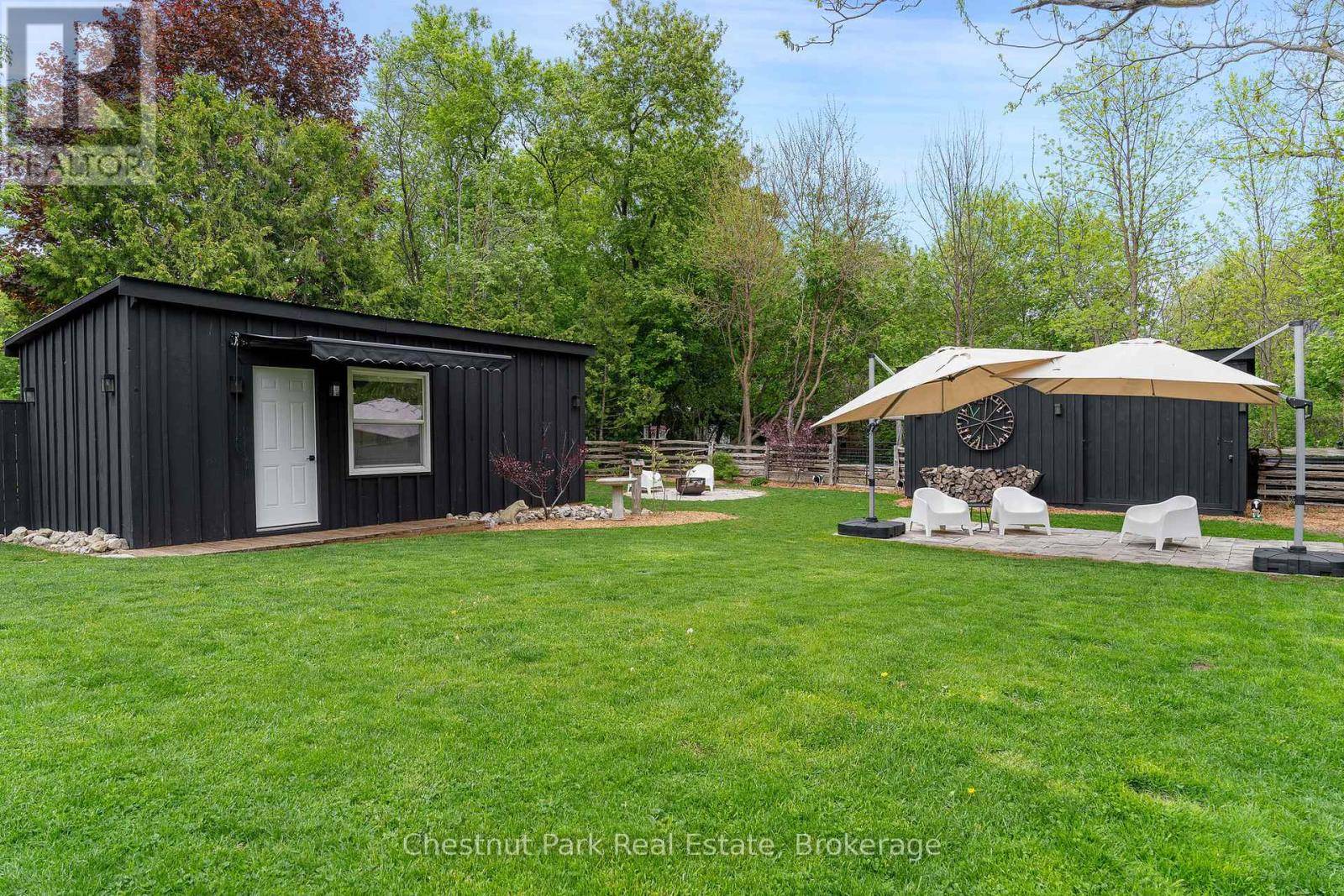 Collingwood, ON L9Y2Y4,323 OAK STREET