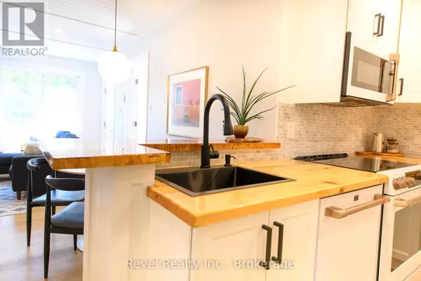 Collingwood, ON L9Y5B4,15 Dawson DR #1