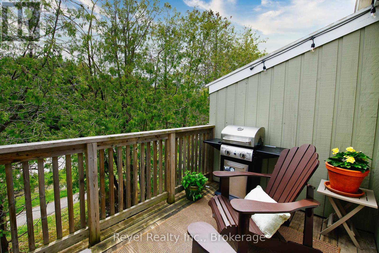 Collingwood, ON L9Y5B4,15 Dawson DR #1