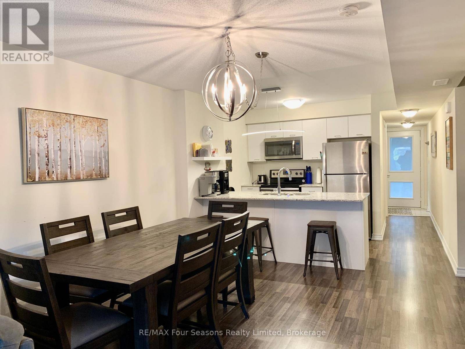 Collingwood, ON L9Y0Y6,4 Cove CT #102