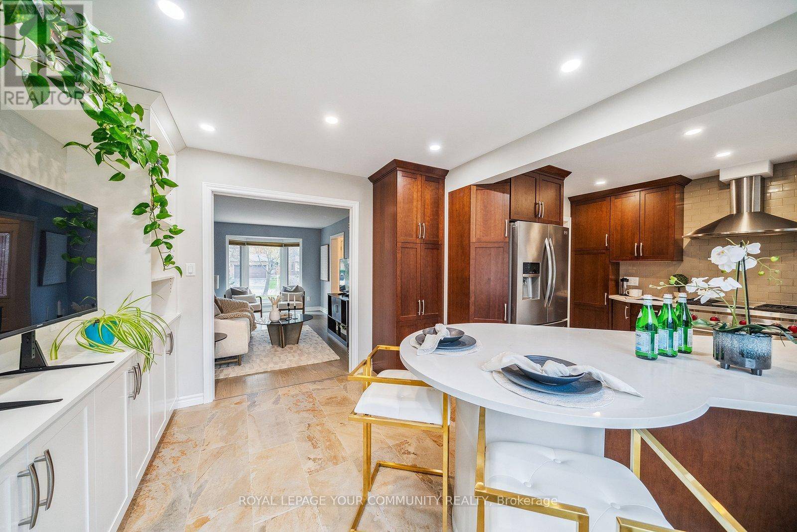 Barrie (west Bayfield), ON L4N6Z8,16 GRASETT CRESCENT