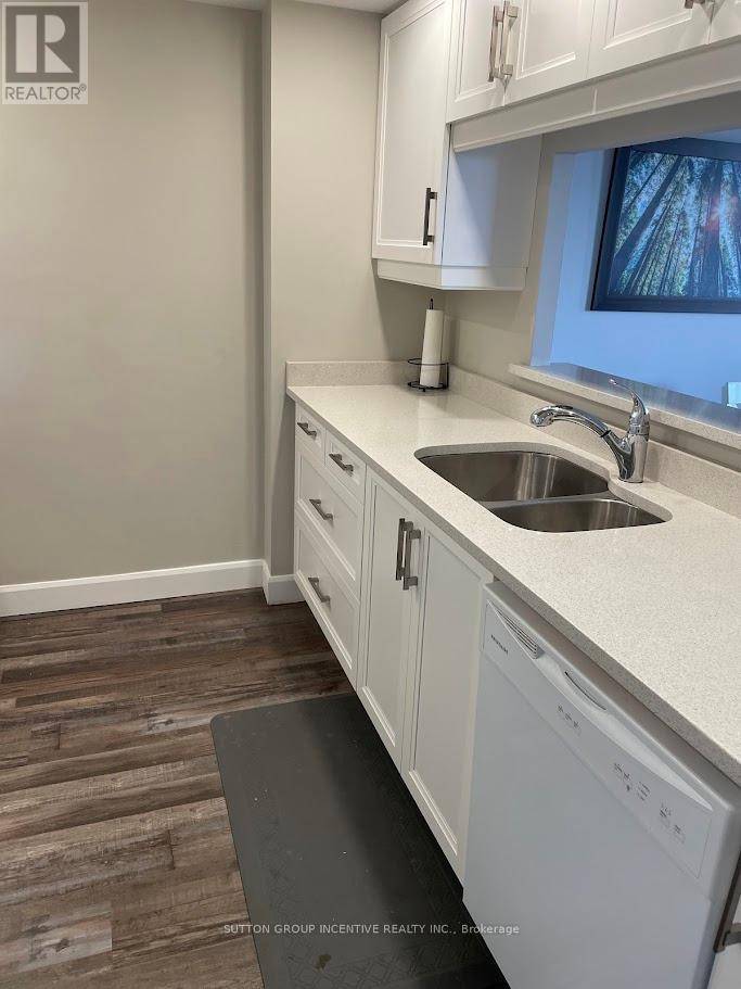 Barrie (allandale Centre), ON L4N3A5,65 Ellen ST #111