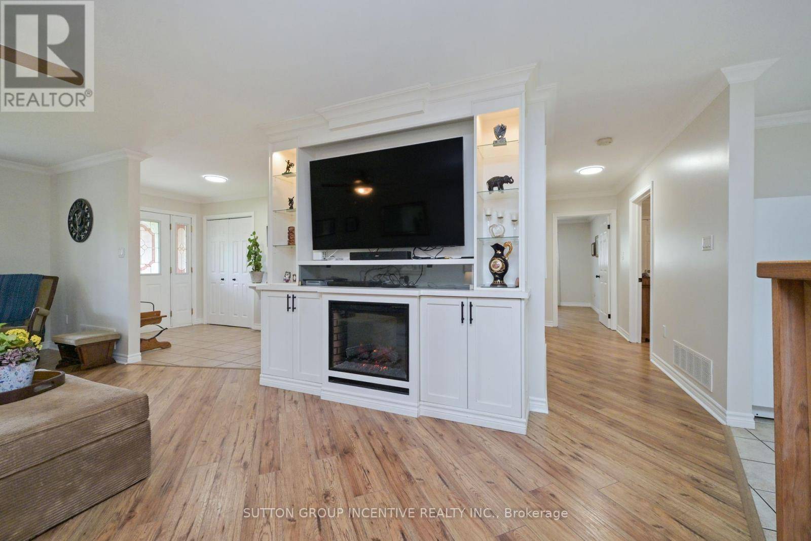 Barrie (painswick North), ON L4N4G1,107 HURONIA ROAD