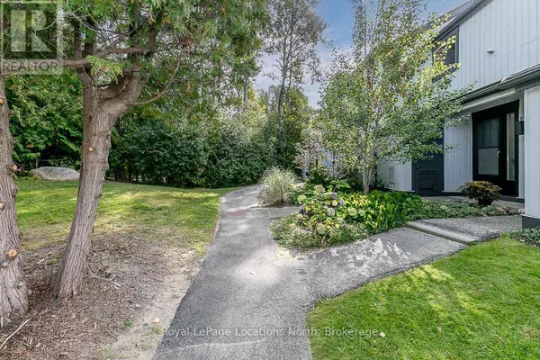 Collingwood, ON L9Y5B4,14 Dawson DR #415