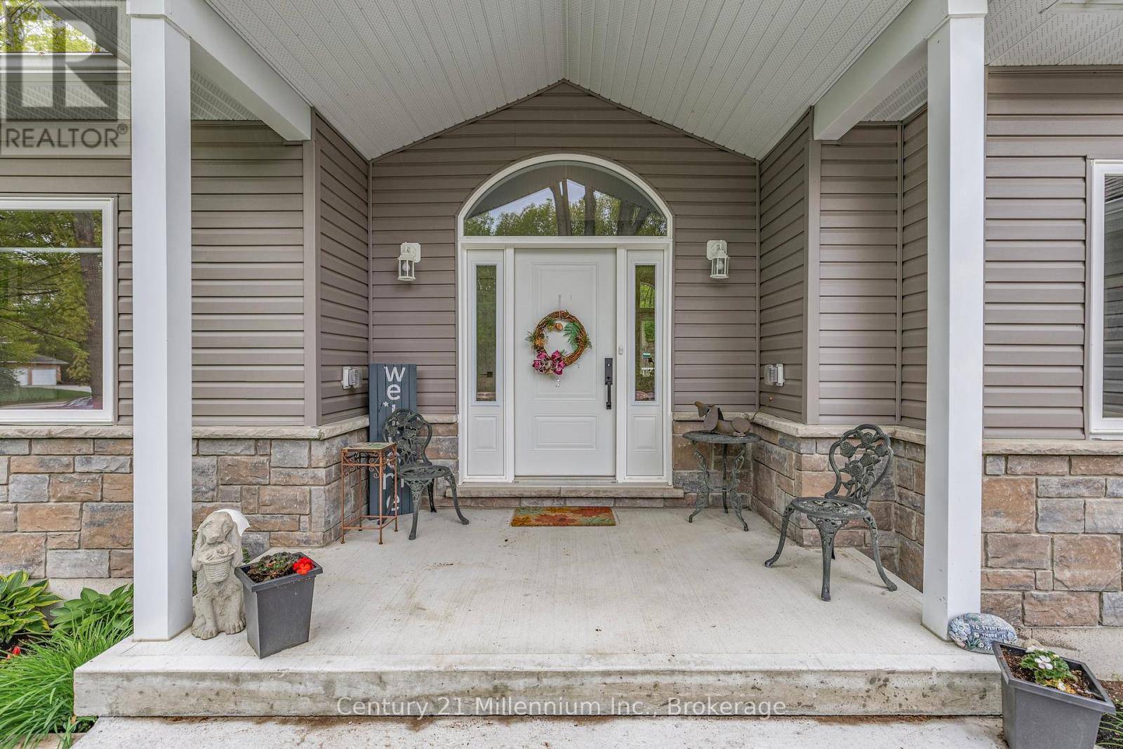 Wasaga Beach, ON L9Z1B2,2A JALNA COURT