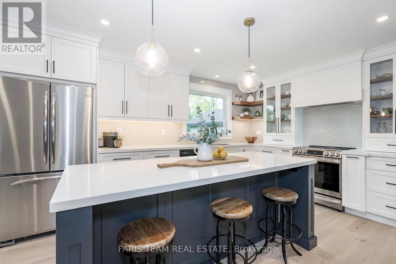 Springwater (midhurst), ON L9X0P2,8 MALTA CRESCENT