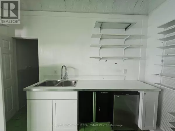 4570 Penetanguishene RD #UNIT #4, Springwater (hillsdale), ON L0L1V0