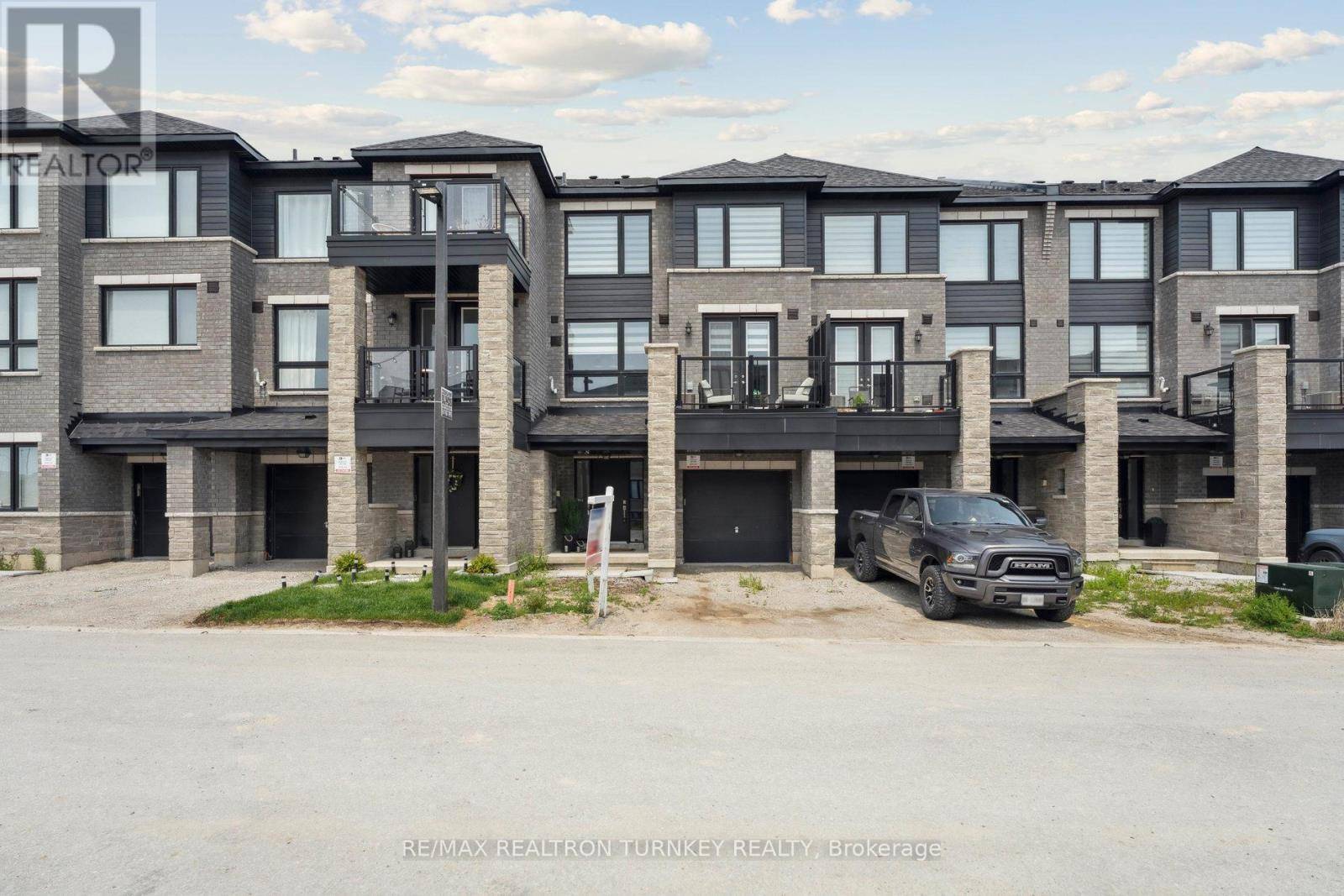 28 SPRY LANE, Barrie (innis-shore), ON L9J0N6