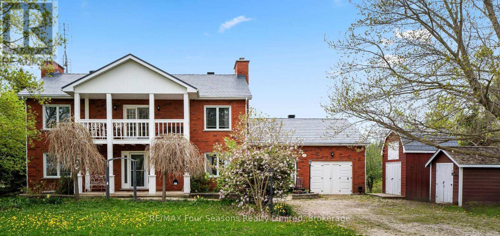 Clearview, ON L0M1H0,3 SYDENHAM TRAIL E