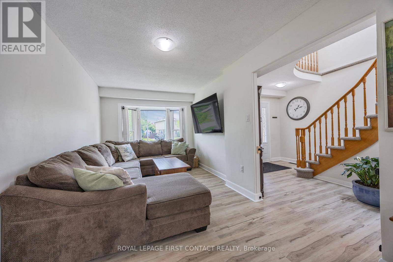 Barrie (letitia Heights), ON L4N5C3,239 BROWNING TRAIL
