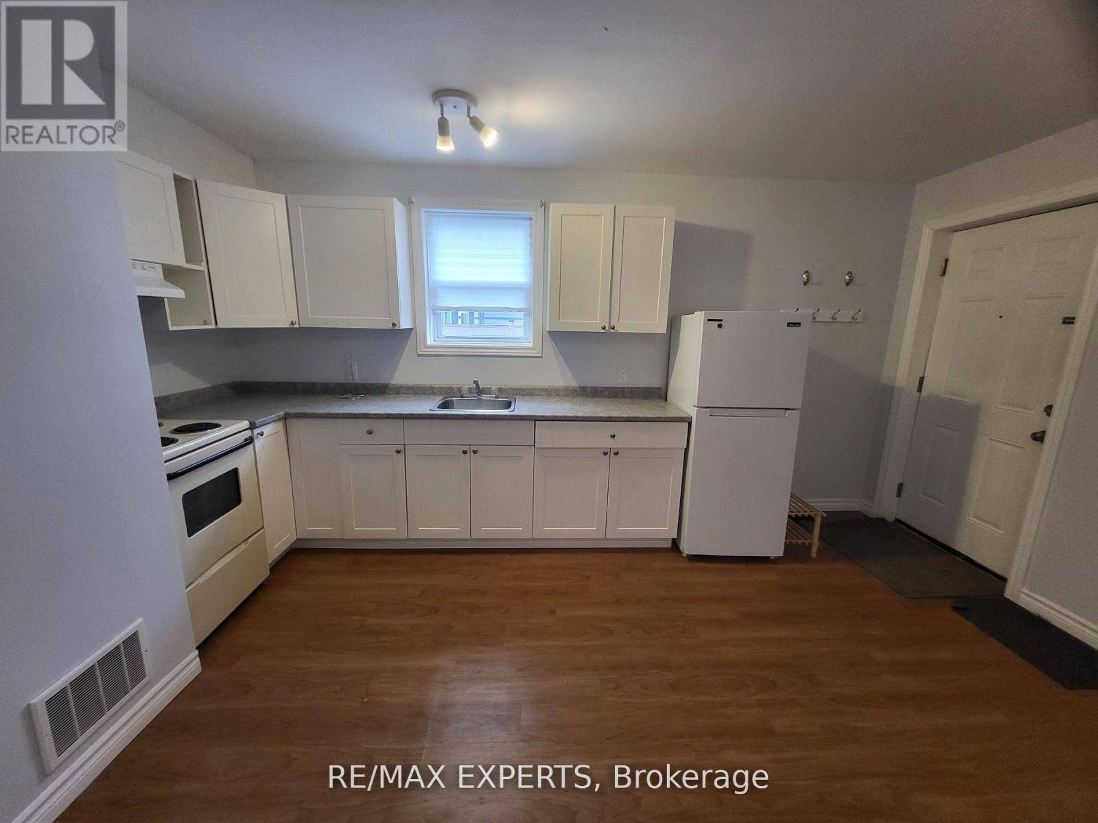 Orillia, ON L3V5G4,62 WEST STREET S