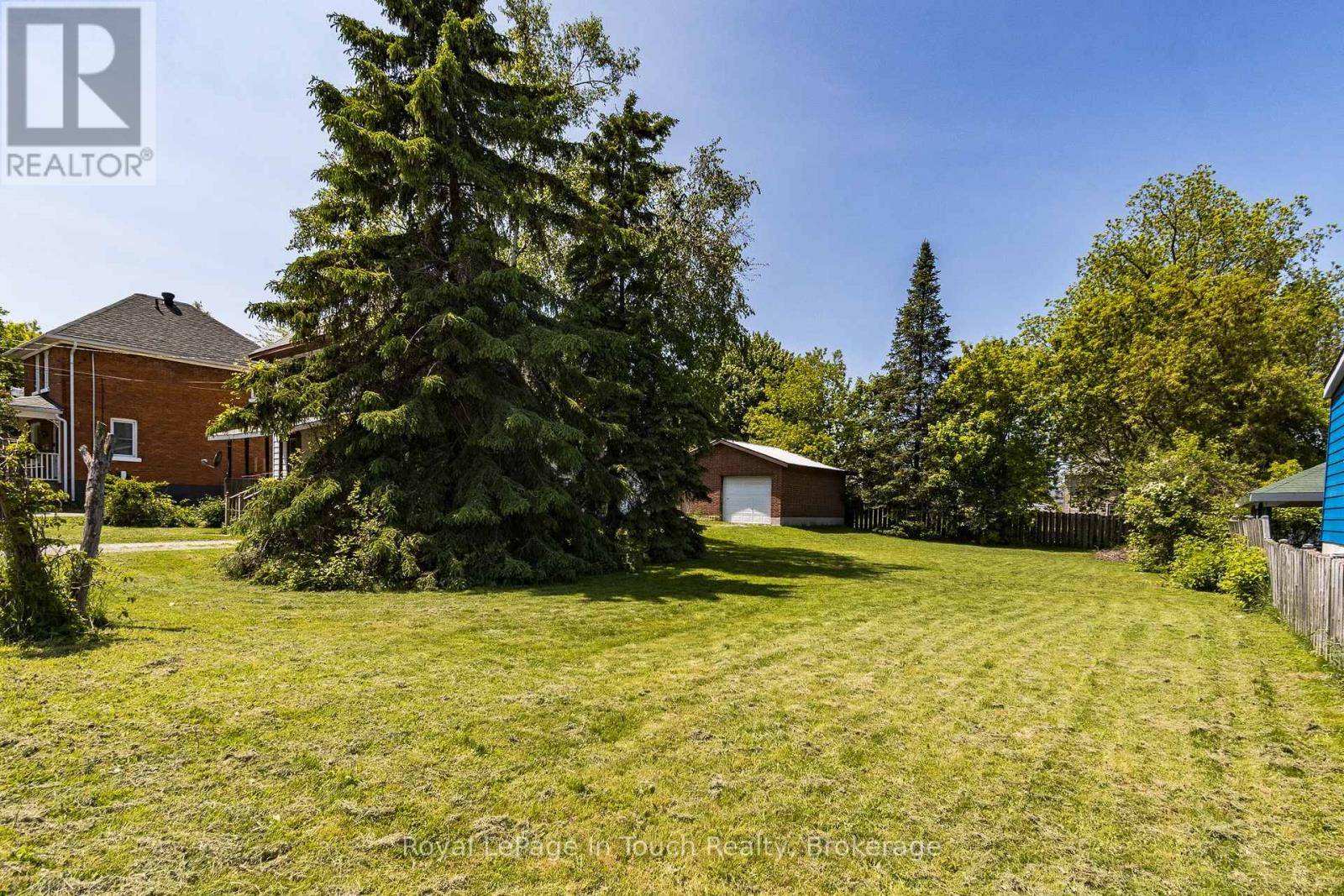 Midland, ON L4R1N1,242 BARNETT AVENUE