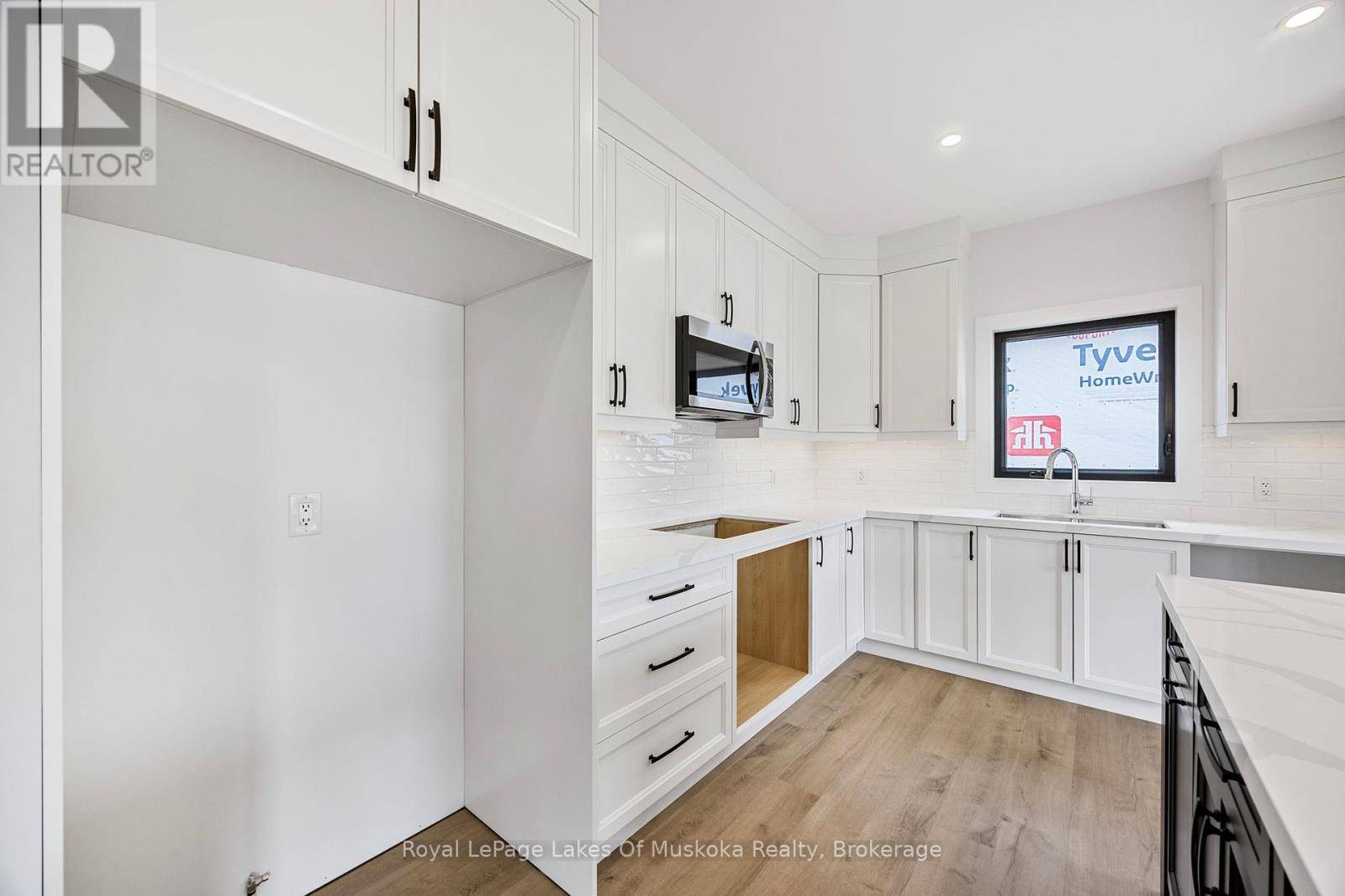 Severn (coldwater), ON L0K1E0,128 BRANDON AVENUE