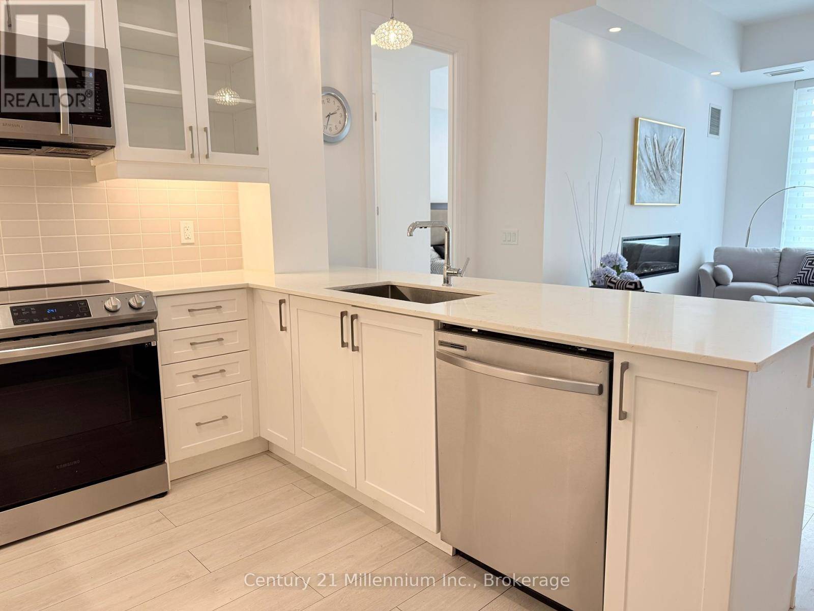 Collingwood, ON L9Y2M4,1 Hume ST #208