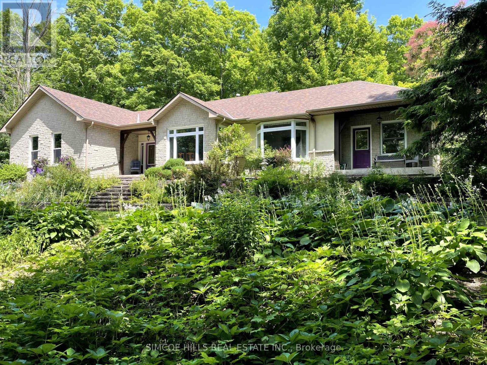 Oro-medonte, ON L0K1E0,131 EADY STATION ROAD