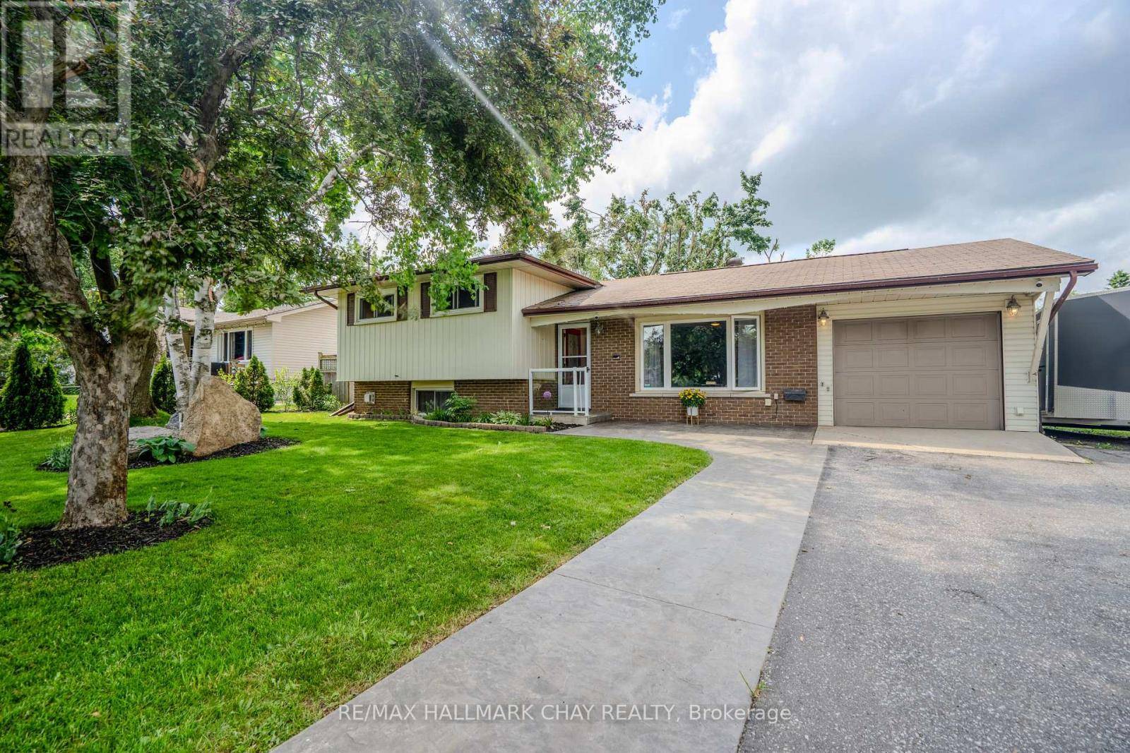 2 WALLIS STREET, Oro-medonte (warminister), ON L3V8N9