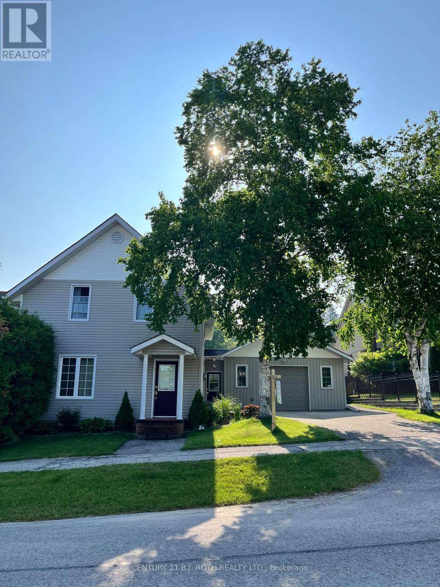 17 PEEL STREET, Penetanguishene, ON L9M1A5