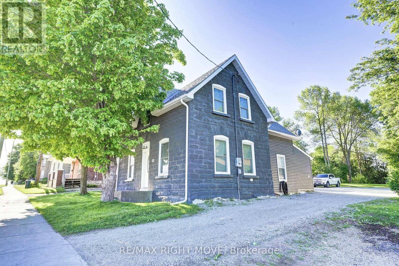 209 ATHERLEY ROAD, Orillia, ON L3V1N6