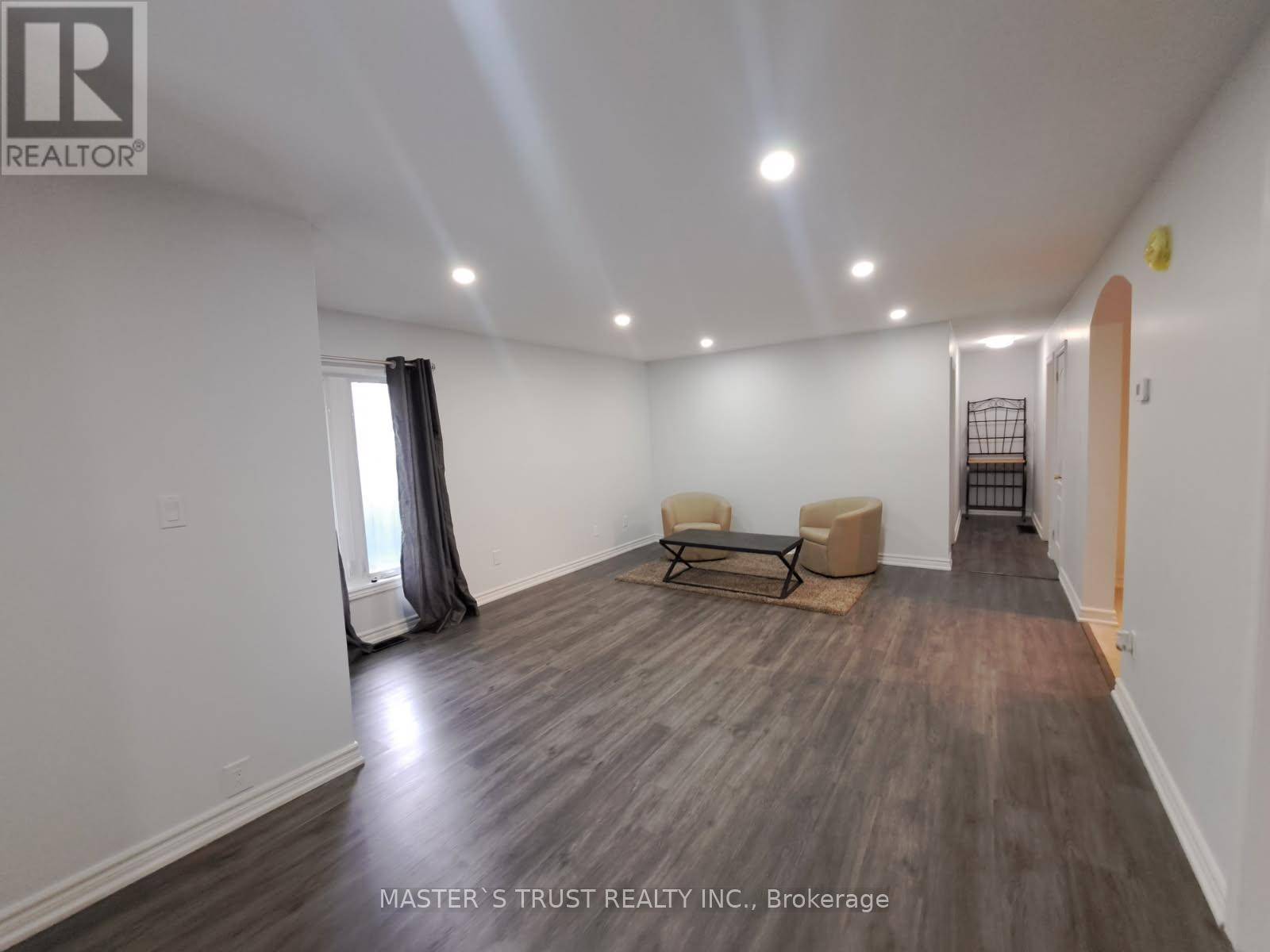 Barrie (south Shore), ON L4N3X3,22 Brennan AVE #1
