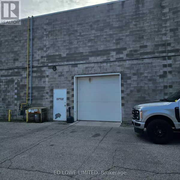 Barrie (0 West), ON L4N9P6,556 BRYNE DR #12/13
