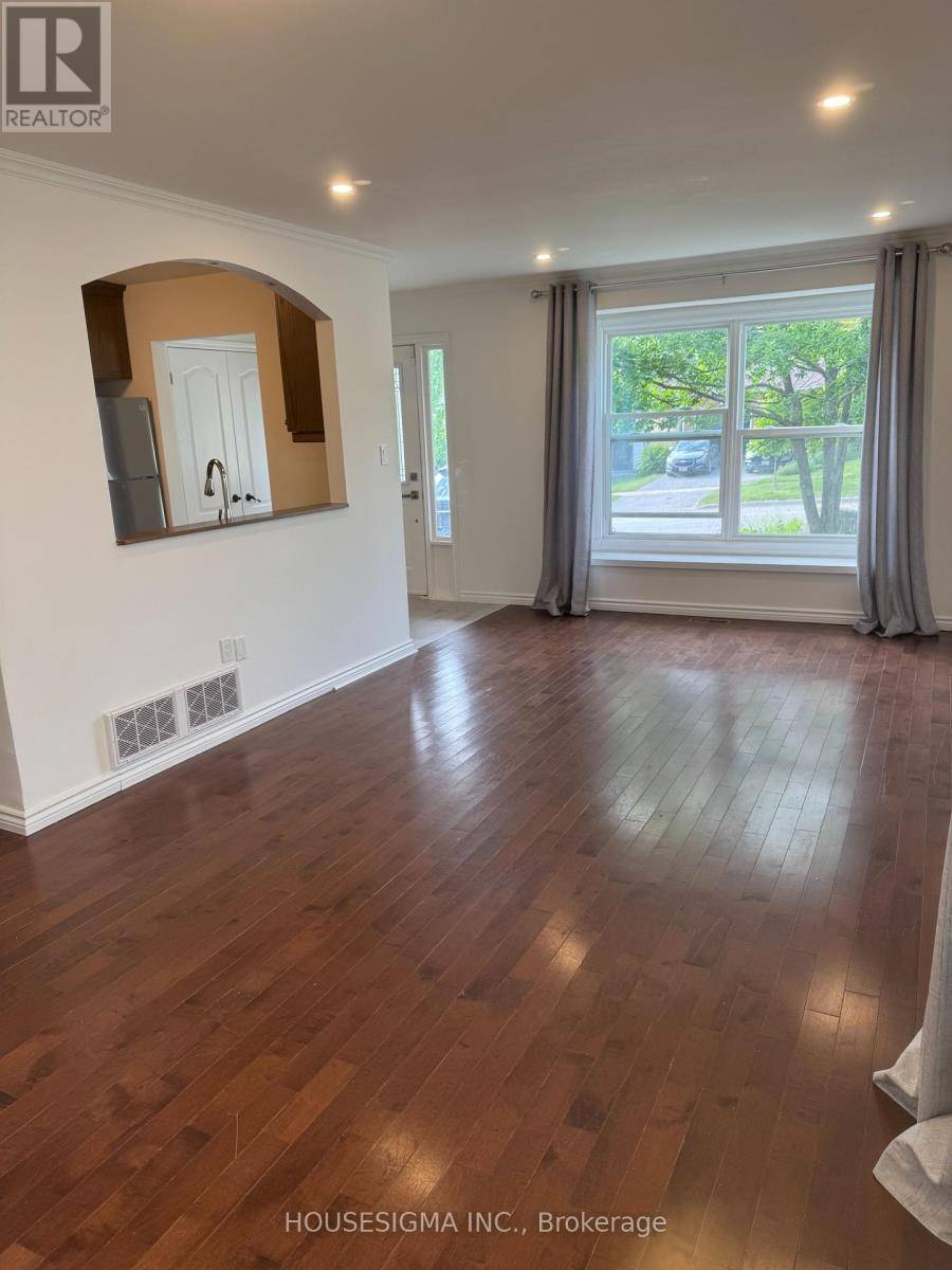 Barrie (painswick North), ON L4N6T7,51 Gosney CRES #UPPER
