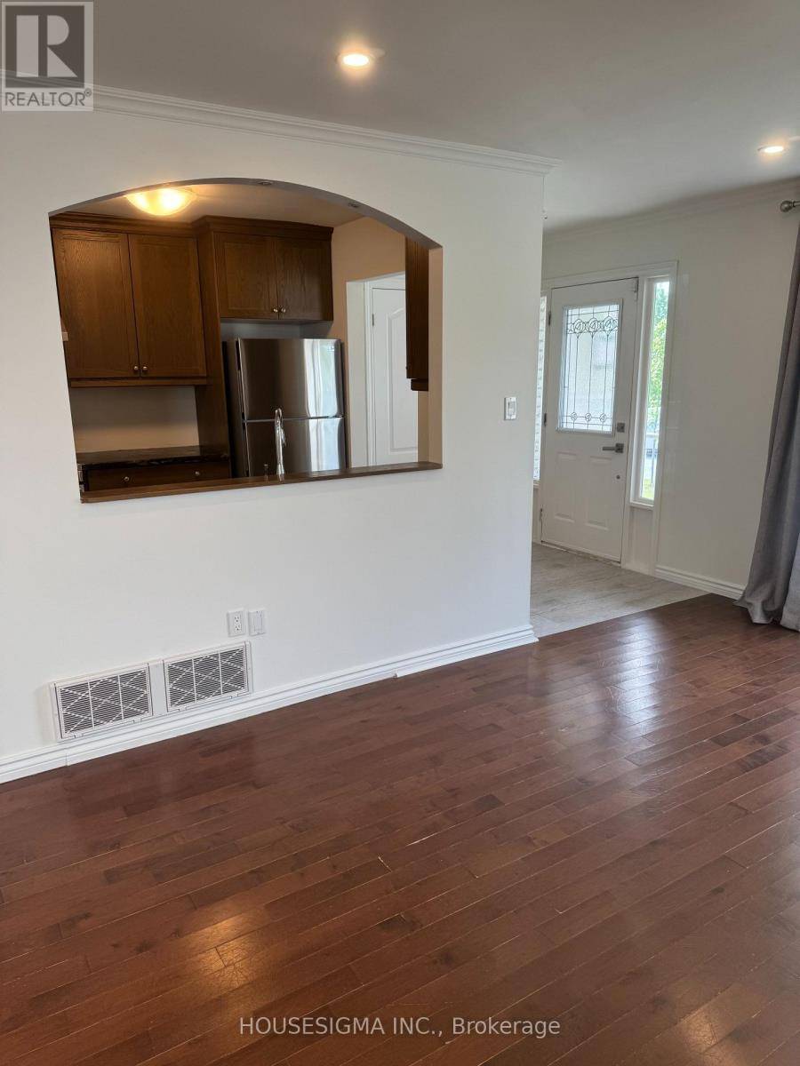 Barrie (painswick North), ON L4N6T7,51 Gosney CRES #UPPER