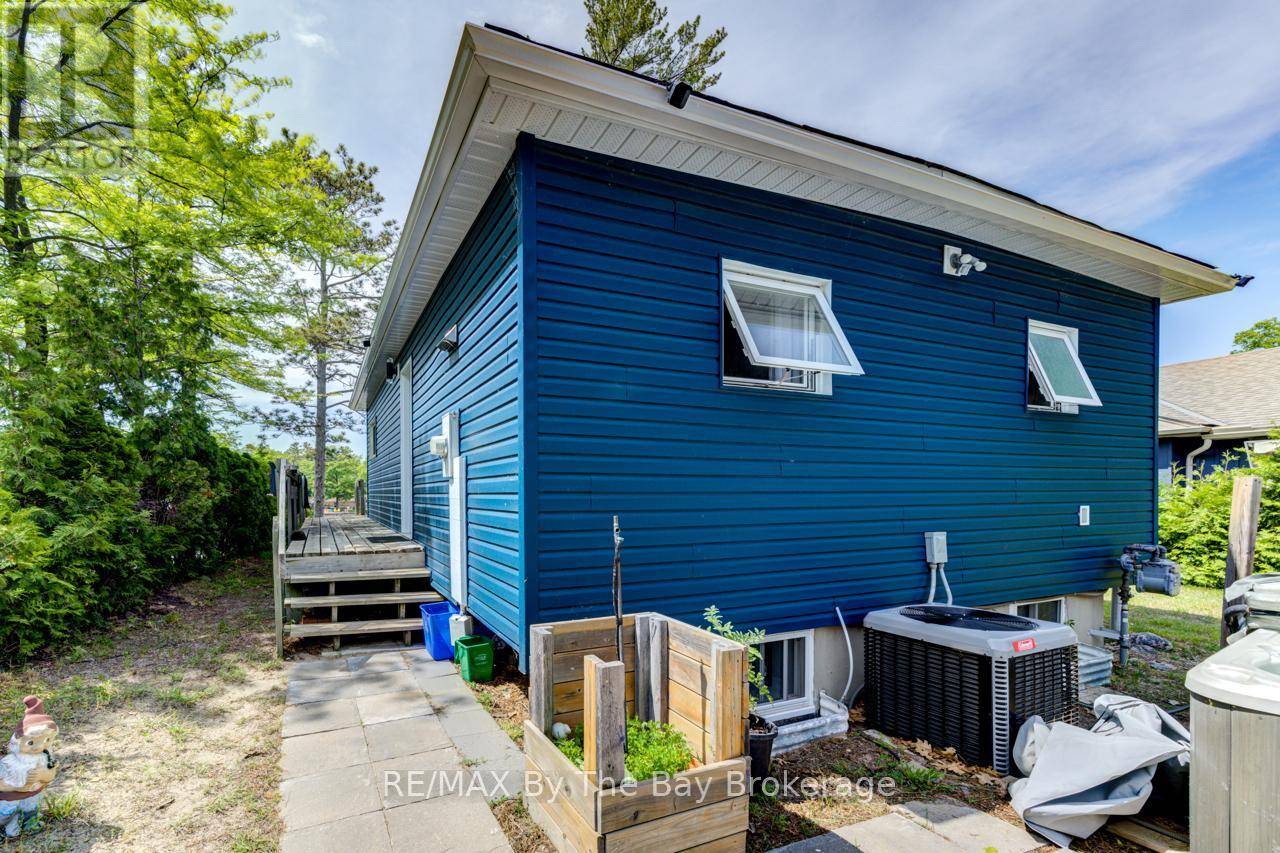 Wasaga Beach, ON L9Z2W6,1250 RIVER ROAD W