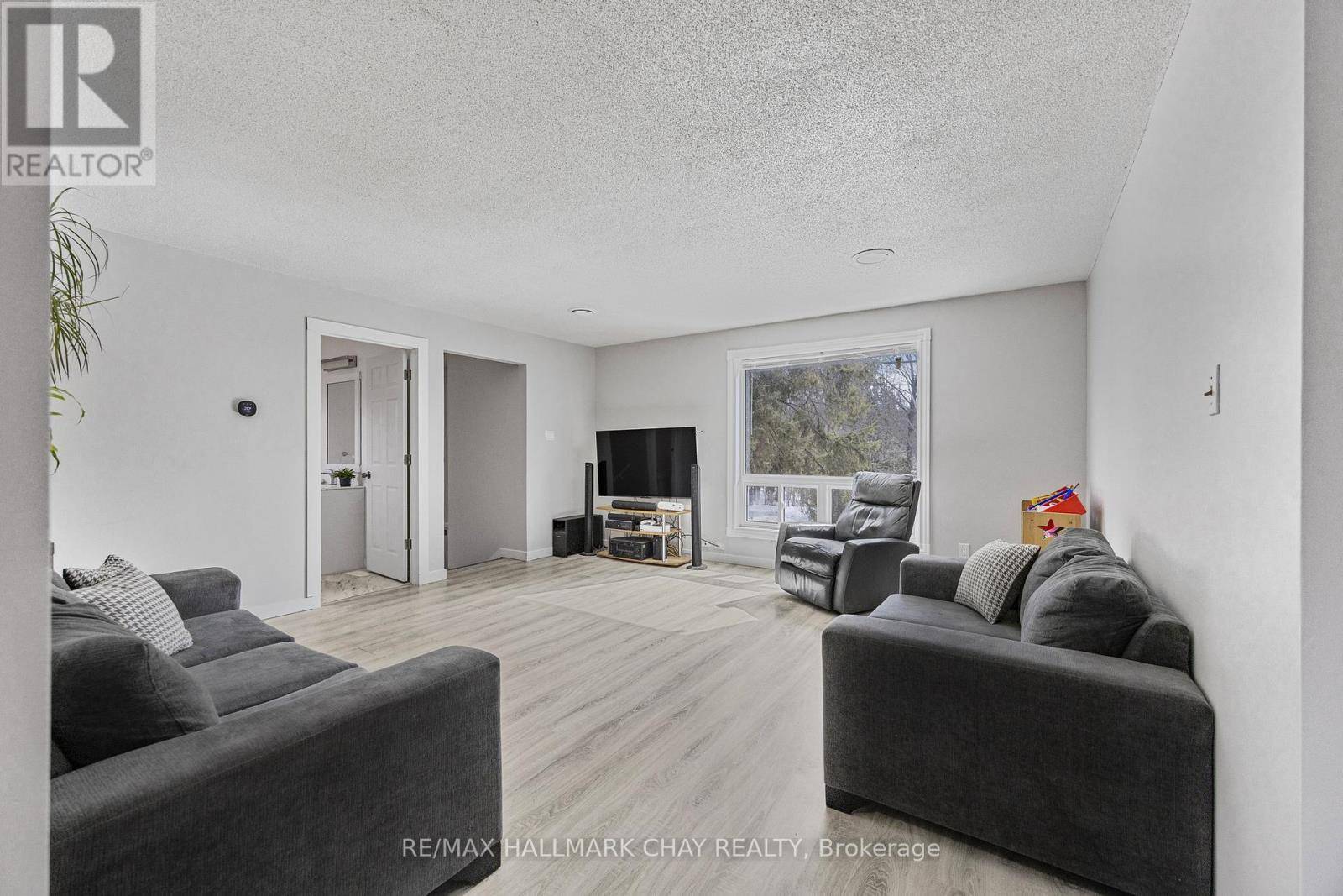 Tay (victoria Harbour), ON L0K2A0,66 Vents Beach RD #Upper